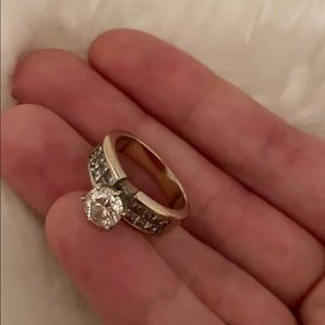 2 carat diamond engagement ring with 18 k gold (not lab grown)
